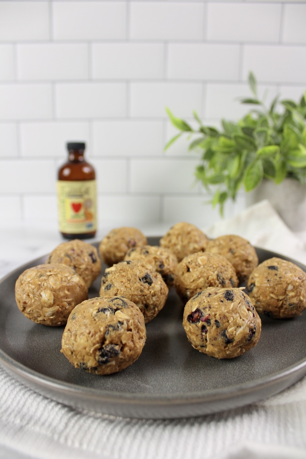 Blueberry muffin protein bites for kids with added vitamin C